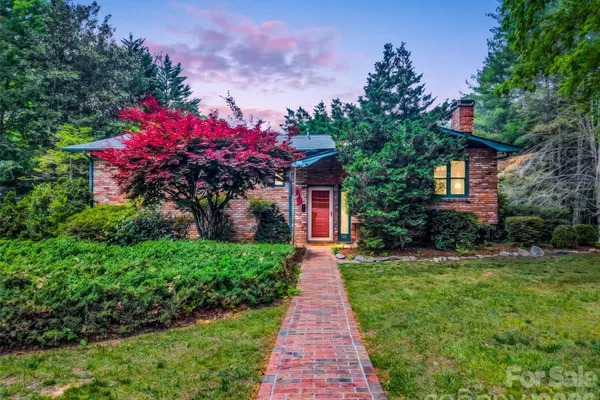 122 W SWEETBRIAR LN