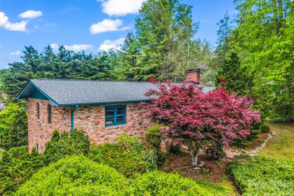 122 W SWEETBRIAR LN