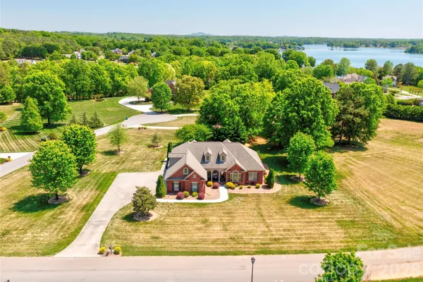 207 CROSS CREEK DR