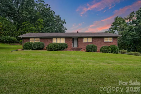 1008 LONGVIEW DR