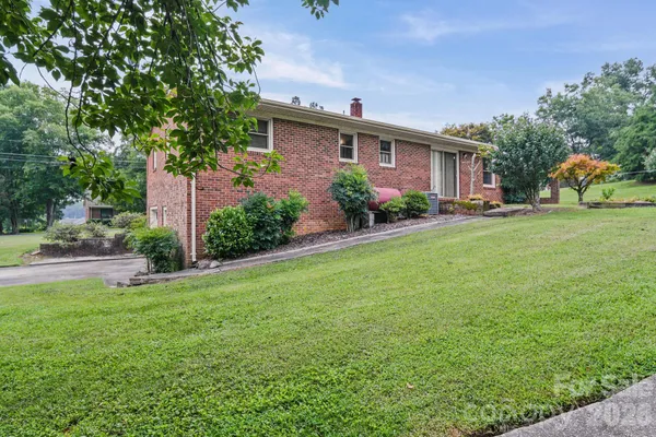 1008 LONGVIEW DR