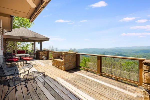 206 TWIN SPRINGS RD