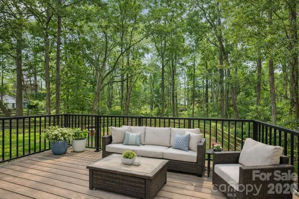 551 DOVEFIELD DR