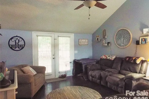 3120 BASILWOOD CIR