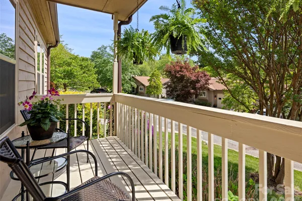 1 HEDGEROSE CT B