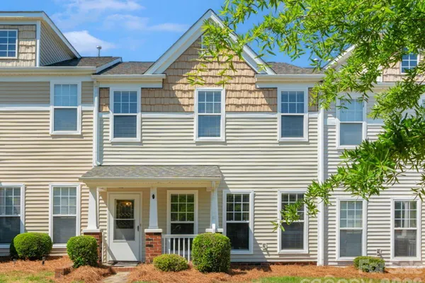 1021 LAPARC LN