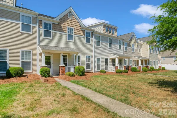 1021 LAPARC LN