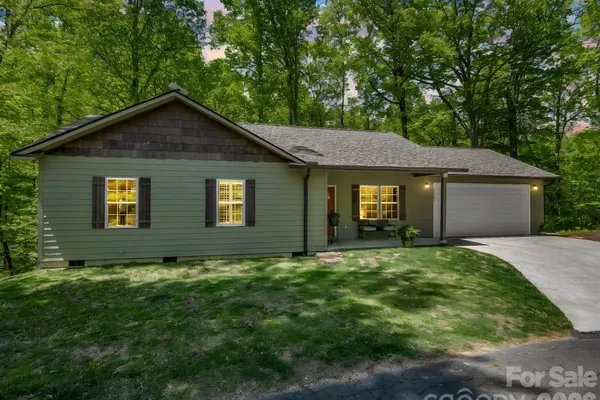 135 HALF MOON LN