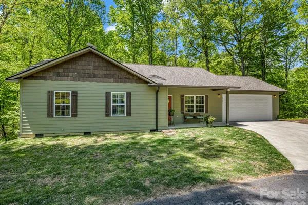 135 HALF MOON LN