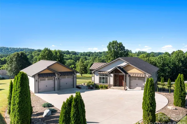 141 ROUND TOP CIR