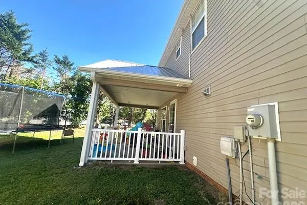 402 TRILLIUM CT 1
