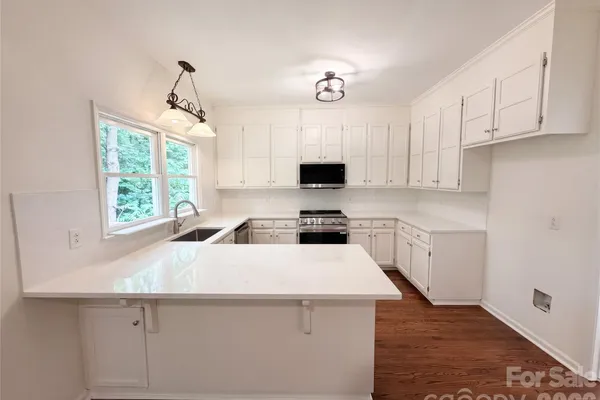 5908 BOOKBINDERS LN