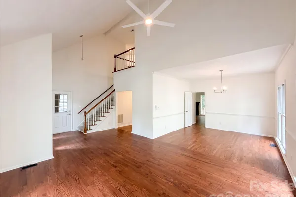 5908 BOOKBINDERS LN