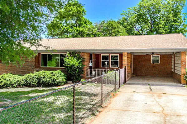 135 HAZELWOOD DR