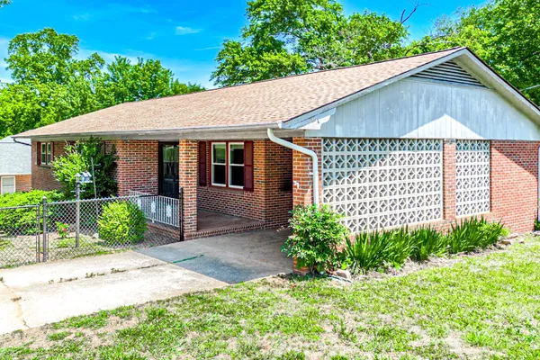 135 HAZELWOOD DR
