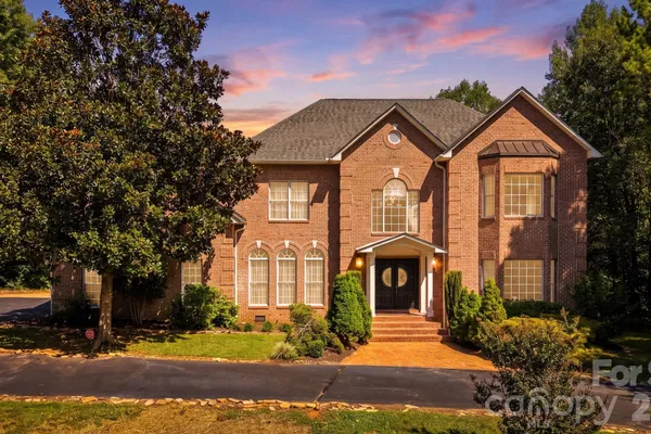 381 LAKE FOREST DR