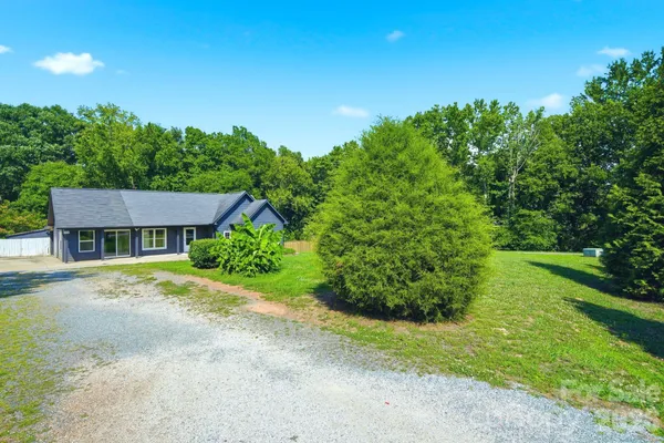 605 BROOKSIDE DR