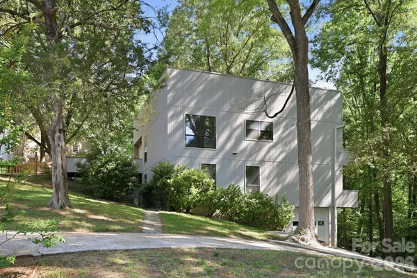 3423 TINKERBELL LN