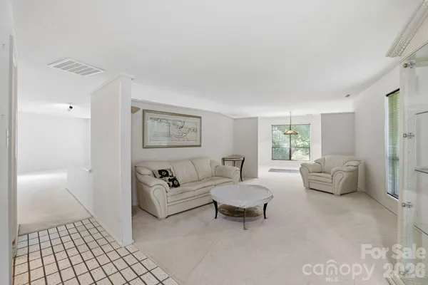 3423 TINKERBELL LN