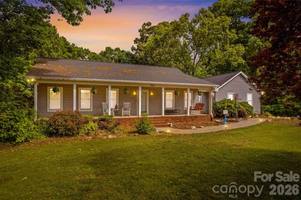 711 SPRING POINTE DR