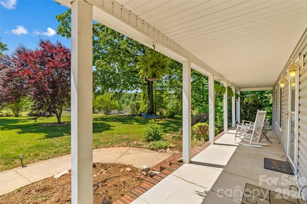 711 SPRING POINTE DR