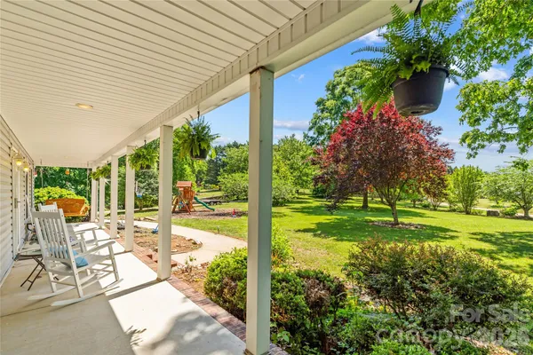 711 SPRING POINTE DR