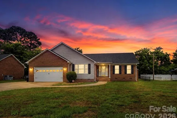 348 PALMER CIR