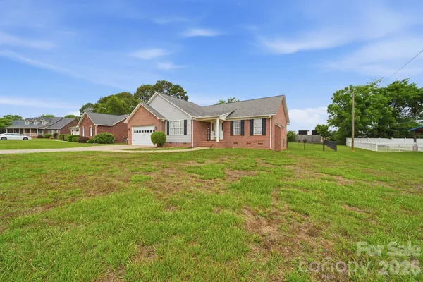 348 PALMER CIR