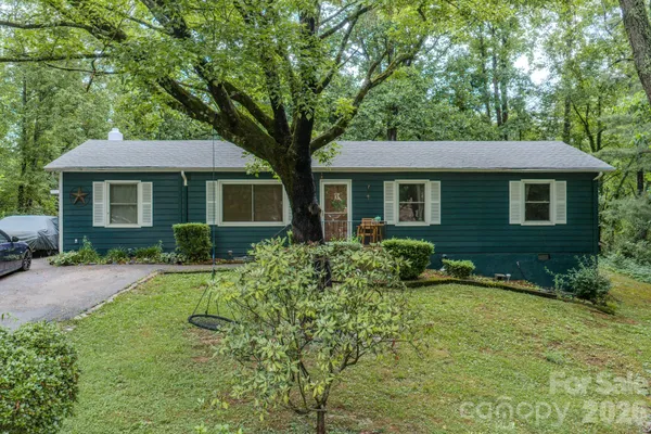 112 AMELIA DR
