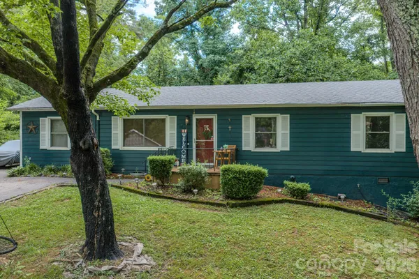 112 AMELIA DR
