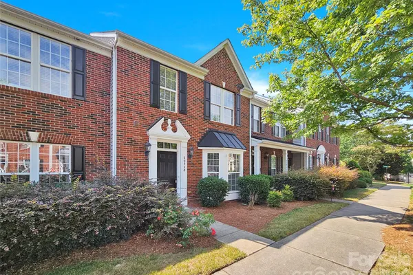 20528 HARBOR VIEW DR
