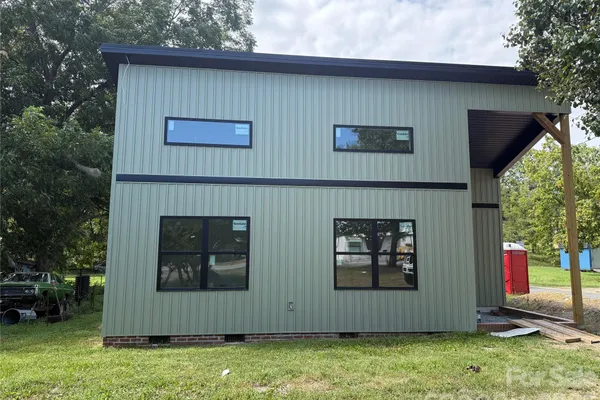 106 PENN ST