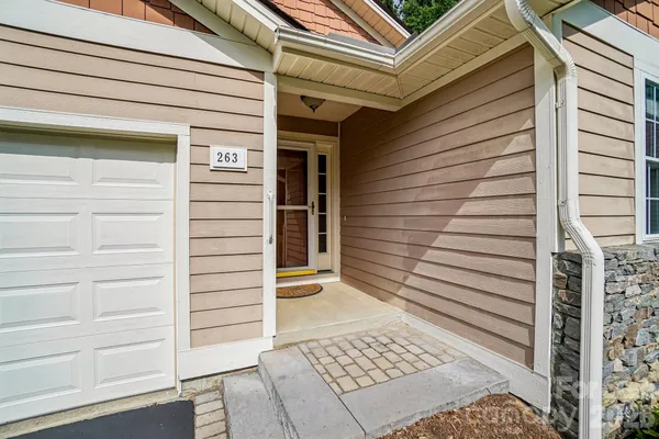 263 FAIRWAY VIEW DR