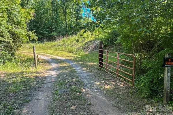 306 GOLDEN VALLEY RD