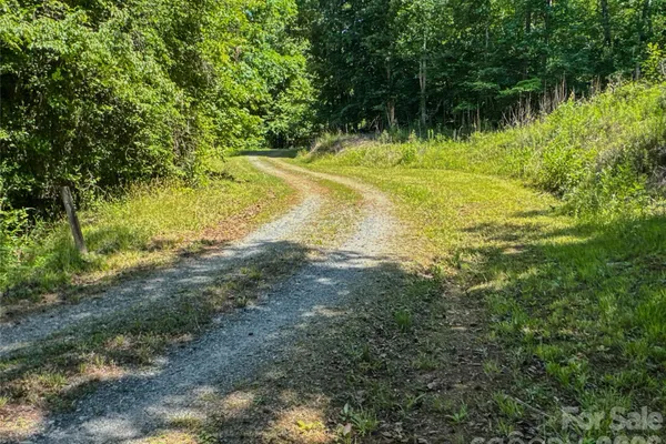 306 GOLDEN VALLEY RD