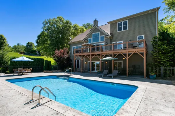 32 LAKE VISTA DR