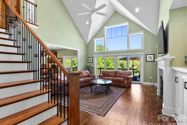 32 LAKE VISTA DR