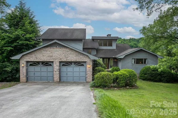 547 WINDOVER DR