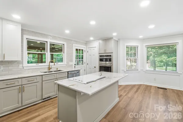 4020 GLEN HAVEN DR