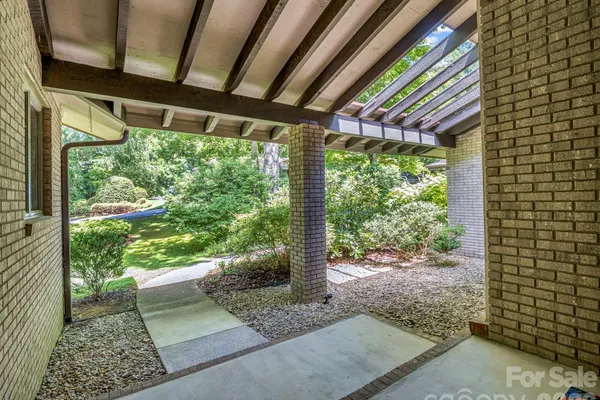 115 WOODHAVEN DR