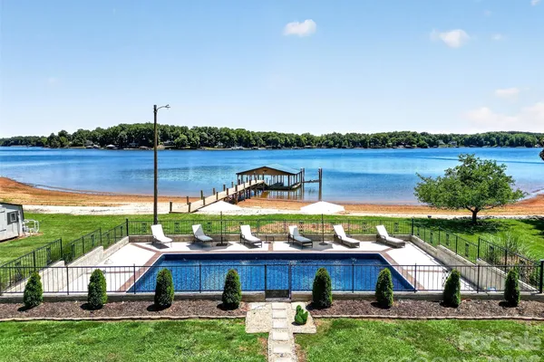 615 KENWAY LOOP