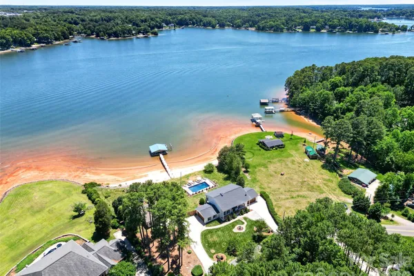 615 KENWAY LOOP