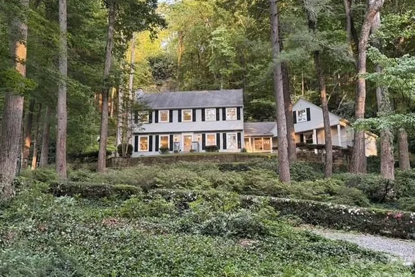 212 ESTATE DR