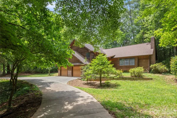 11 TREE TOP DR