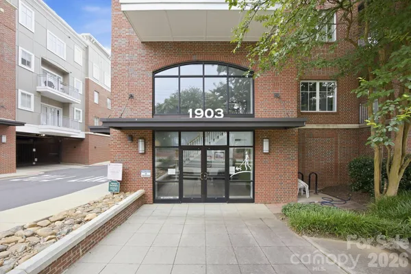 1903 KENILWORTH AVE 203A