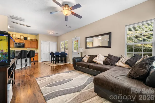 118 DEVON FOREST DR
