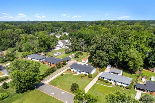 5421 MAPLEWOOD LN