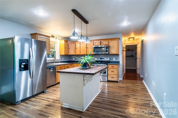 142 BLAKE DR
