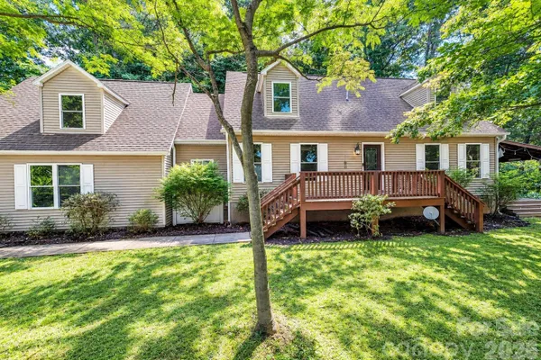 142 BLAKE DR