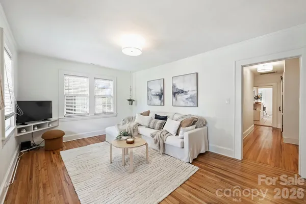 118 N LAUREL AVE